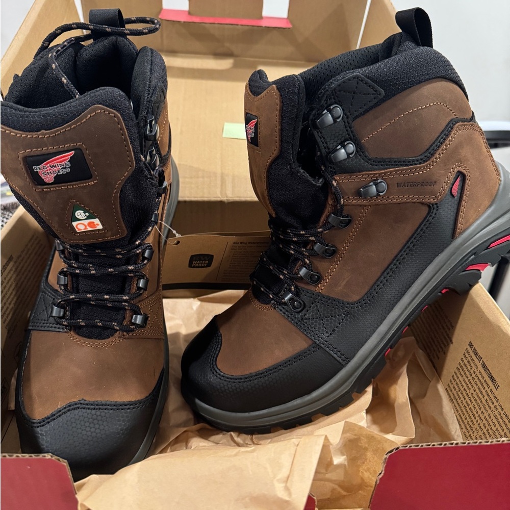 Red Wing Mens Work Boots brand new never worn